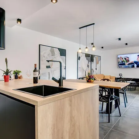 Dom wakacyjny Luxusvilla Mit Pool, Jacuzzi, Ping-pong, Billard *