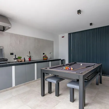Luxusvilla Mit Pool, Jacuzzi, Ping-pong, Billard