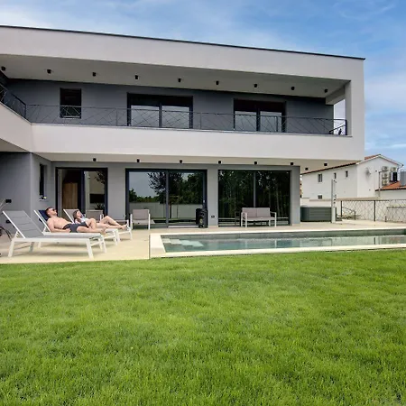 펜션 Luxusvilla Mit Pool, Jacuzzi, Ping-pong, Billard Štokovci