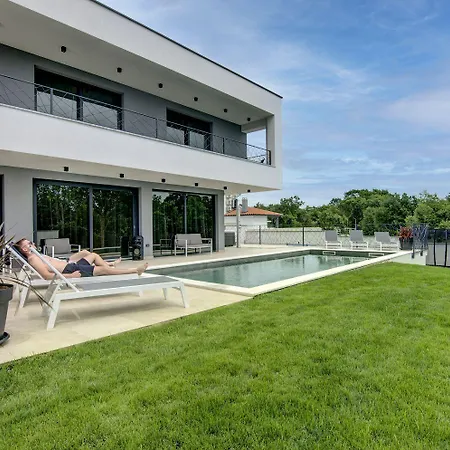 Luxusvilla Mit Pool, Jacuzzi, Ping-pong, Billard